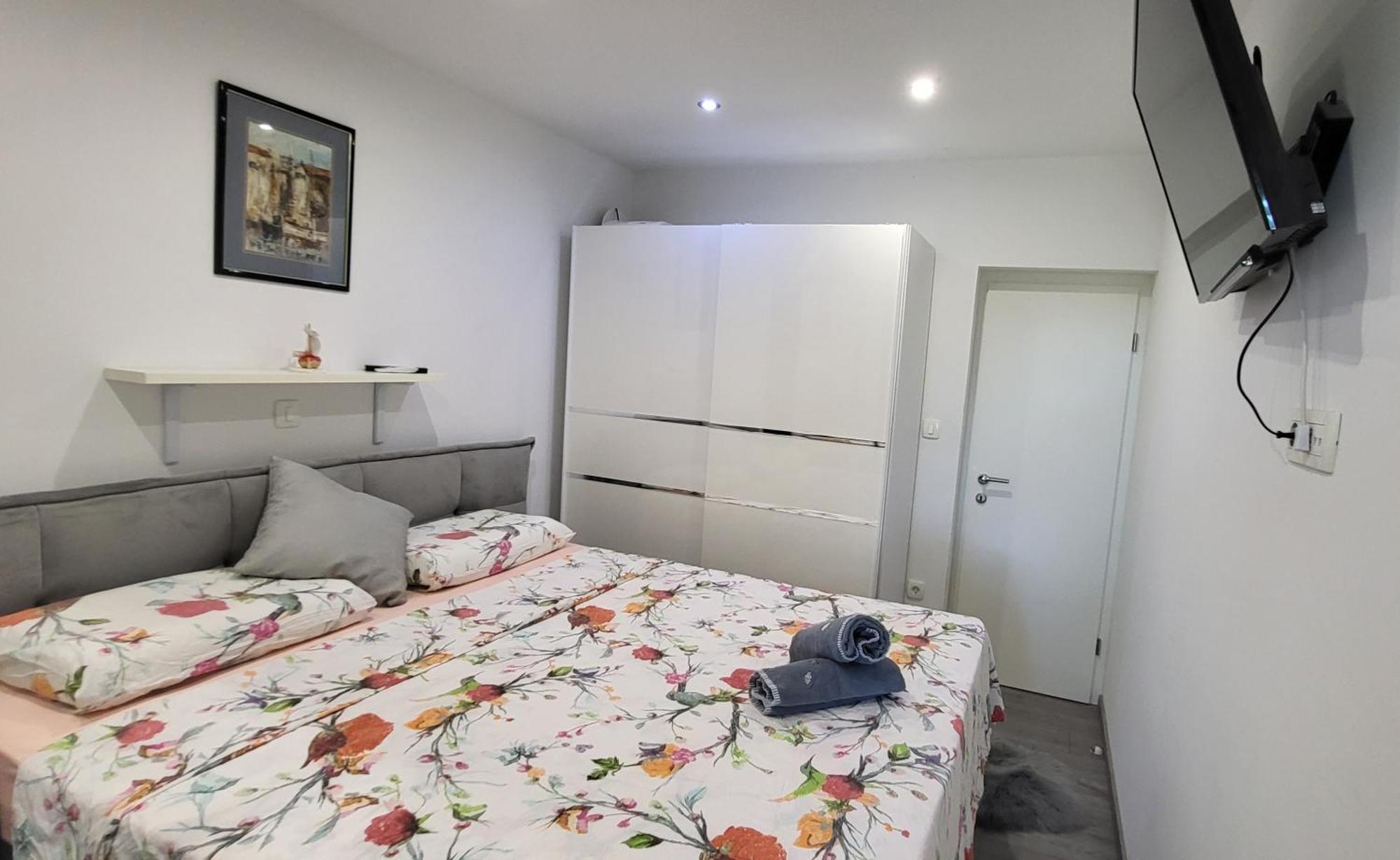 Apartment D & N Каштела Экстерьер фото