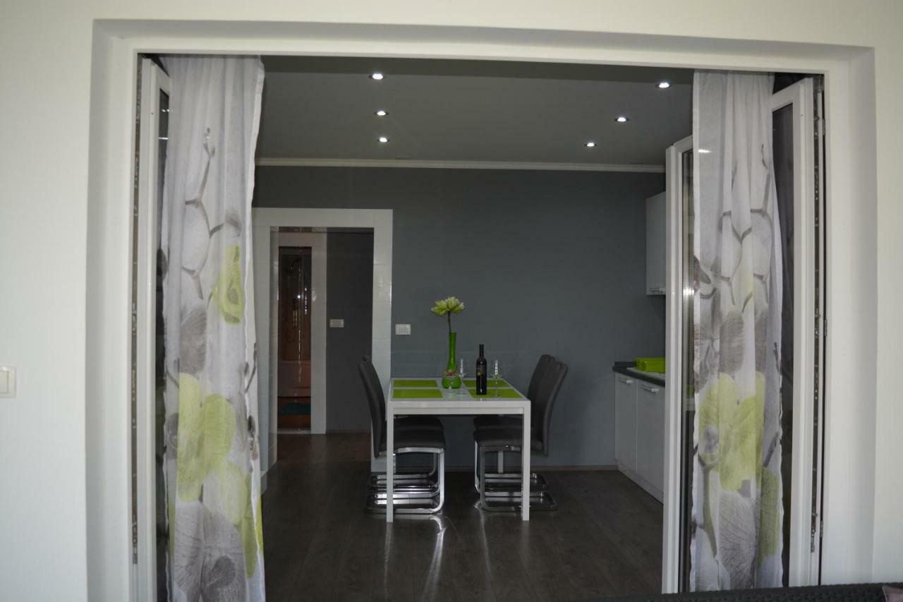Apartment D & N Каштела Экстерьер фото